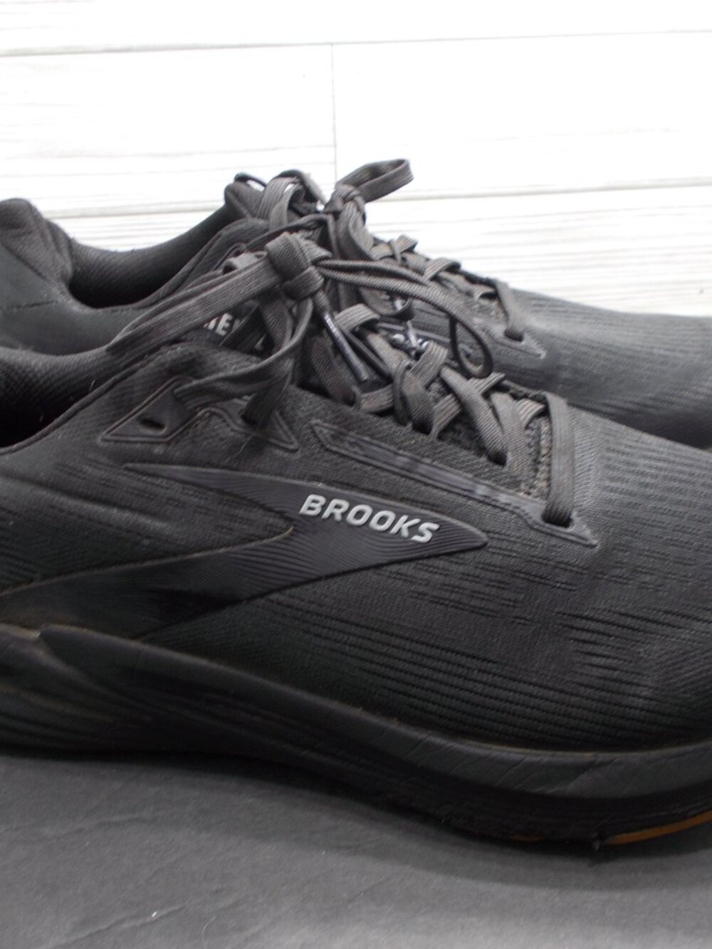 Brooks Revel 8 Mens Running Shoes Black Gum 1104681D072 Size 9